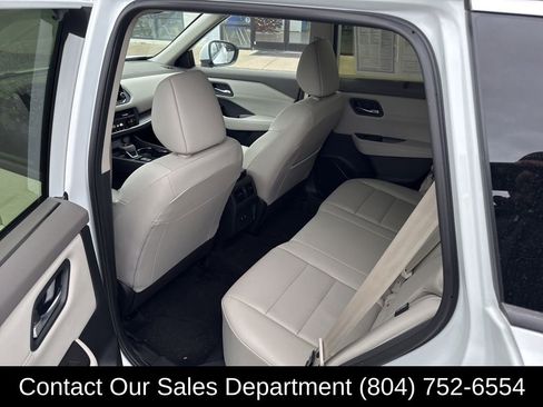 Used 2024 Nissan Rogue SV w/ SV Premium Package image 12