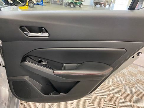 Used 2024 Nissan Altima 2.5 SR FWD image 16