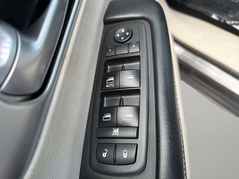 Used 2017 Chrysler Pacifica Touring Plus FWD image 18