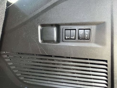 Used 2022 Chevrolet Tahoe High Country image 17