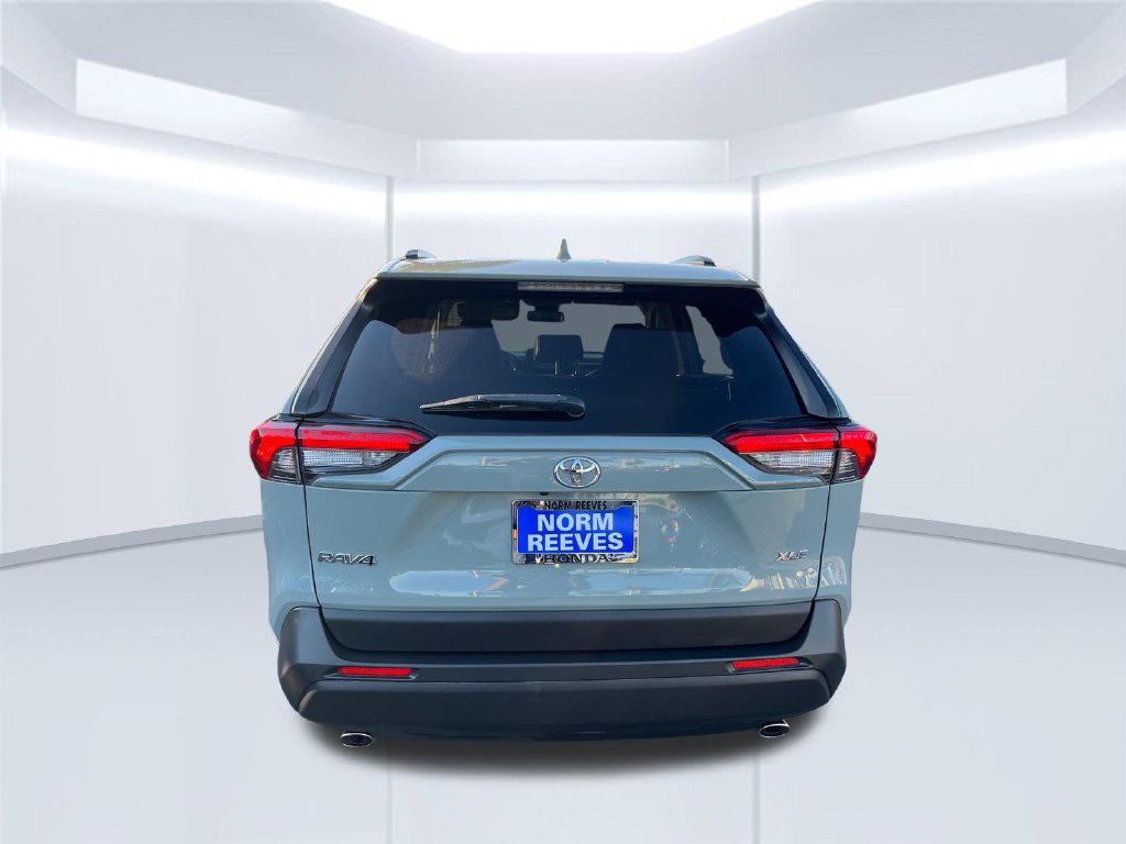 Used 2019 Toyota RAV4 XLE w/ Convenience Package FWD image 4