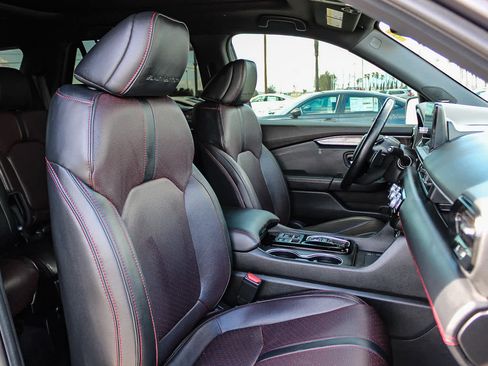 Certified 2025 Honda Pilot Black Edition image 16