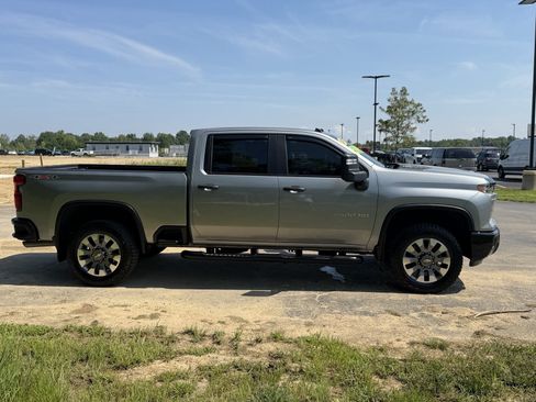 Used 2025 Chevrolet Silverado 2500 Custom AWD/4WD image 5