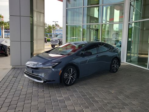 Used 2023 Toyota Prius XLE image 1