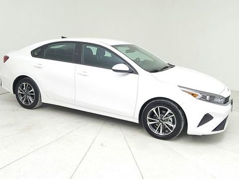 Used 2023 Kia Forte LXS image 3