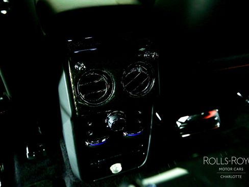 Used 2022 Rolls-Royce Cullinan Black Badge image 22