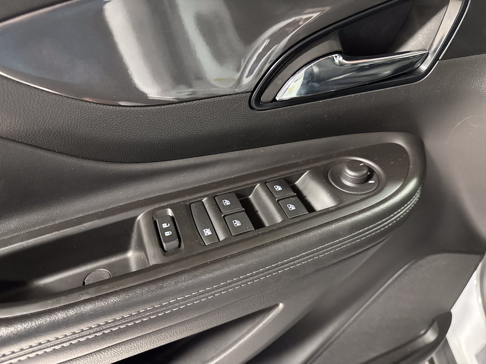 Used 2022 Buick Encore Preferred w/ Safety Package AWD/4WD image 16