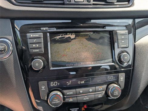 Used 2020 Nissan Rogue Sport SV FWD image 28
