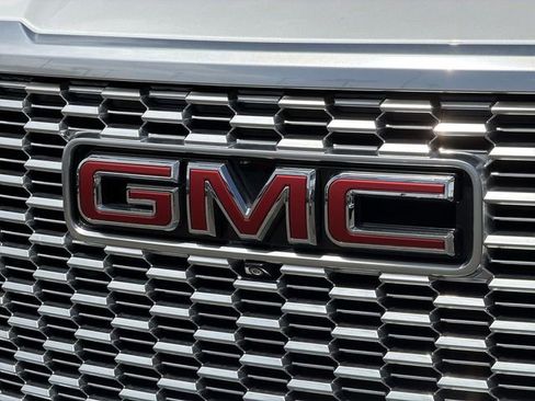 Used 2023 GMC Yukon XL Denali w/ Denali Reserve Package RWD image 31