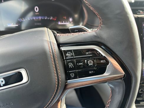 Used 2023 Jeep Grand Cherokee L Summit w/ Luxury Tech Group V image 19