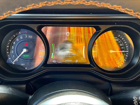 Used 2024 Jeep Wrangler Unlimited Sahara w/ Technology Group AWD/4WD image 8