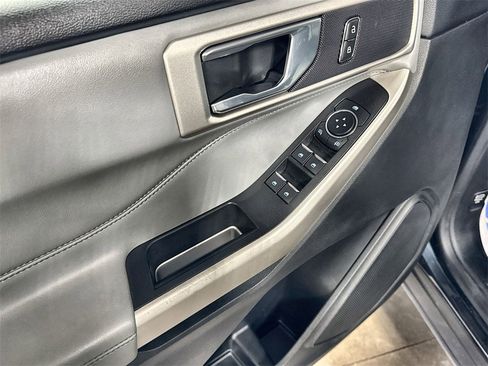 Used 2022 Ford Explorer XLT w/ Equipment Group 202A image 14