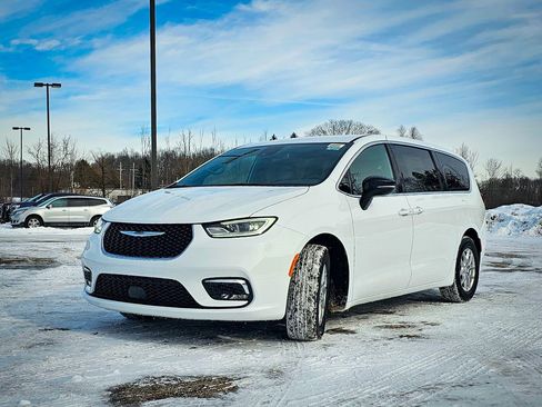 New 2026 Chrysler Pacifica Select image 7