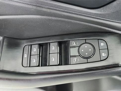 Used 2024 Nissan Rogue S FWD image 10