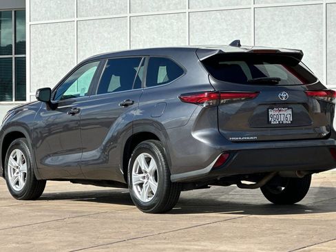 Used 2023 Toyota Highlander LE image 6