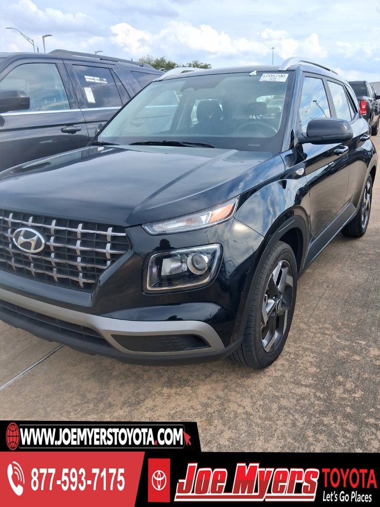 Used 2026 Hyundai Venue SEL FWD image 1