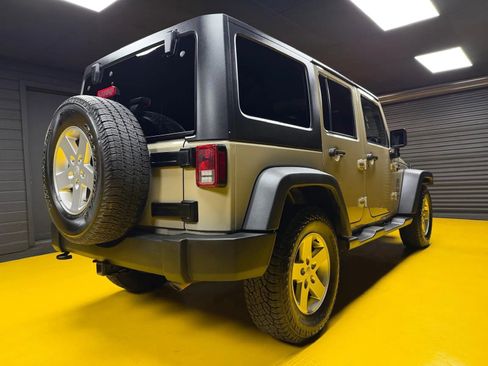 Used 2017 Jeep Wrangler Unlimited Sport w/ Quick Order Package 23S AWD/4WD image 4