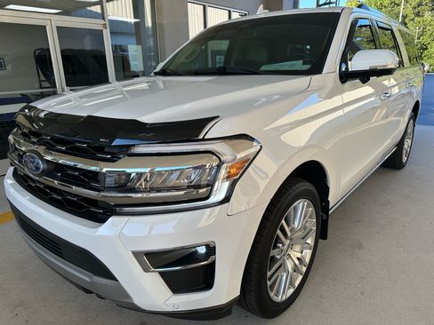Used 2024 Ford Expedition Max Limited AWD/4WD image 3