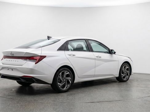 Used 2025 Hyundai Elantra Limited FWD image 7