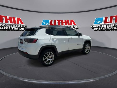 Used 2025 Jeep Compass Limited AWD/4WD image 8