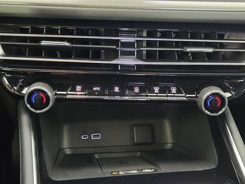 New 2026 Chevrolet Traverse LT w/ Midnight/Sport Edition FWD image 19
