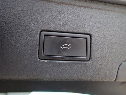 Used 2022 Volkswagen Atlas Cross Sport SEL Premium R-Line image 9