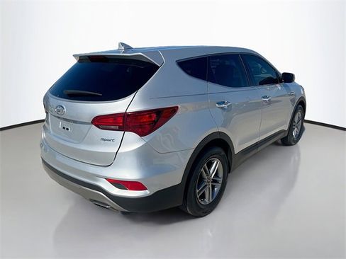 Used 2017 Hyundai Santa Fe Sport image 7