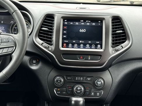 Used 2022 Jeep Cherokee Trailhawk w/ Trailer Tow Group AWD/4WD image 12