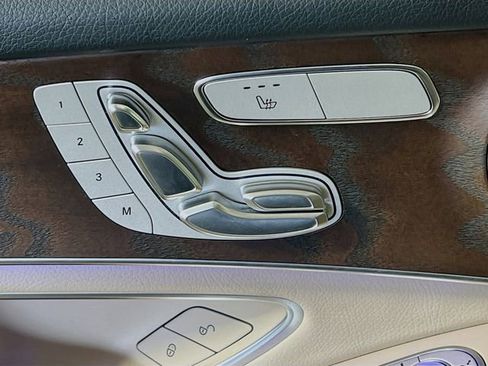 Used 2021 Mercedes-Benz GLC 300 4MATIC w/ Premium Package image 13