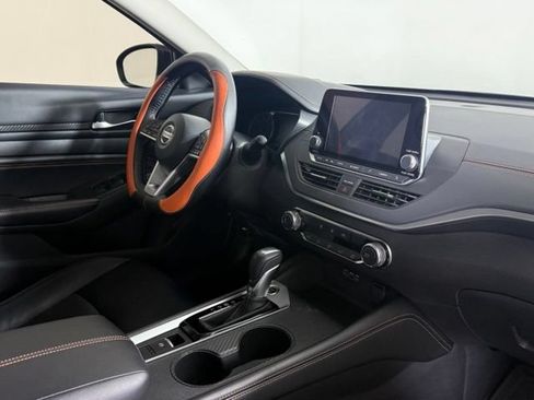 Used 2022 Nissan Altima 2.5 SR AWD/4WD image 17