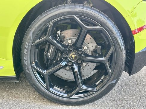 Used 2022 Lamborghini Huracan EVO image 16