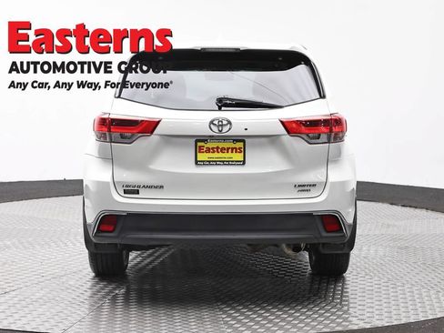 Used 2017 Toyota Highlander Limited Platinum AWD/4WD image 6