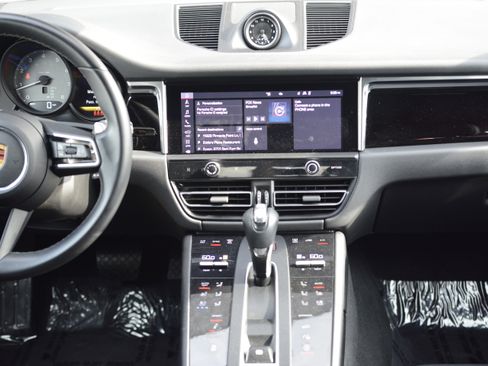 Certified 2022 Porsche Macan S AWD/4WD image 20