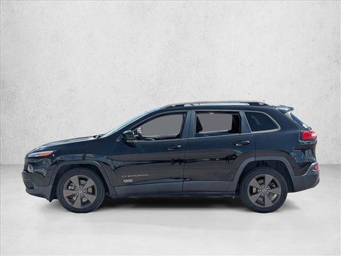Used 2017 Jeep Cherokee 75th Anniversary FWD image 8