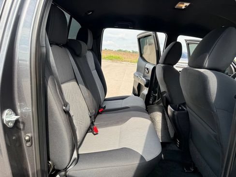 Used 2021 Toyota Tacoma TRD Off-Road AWD/4WD image 18