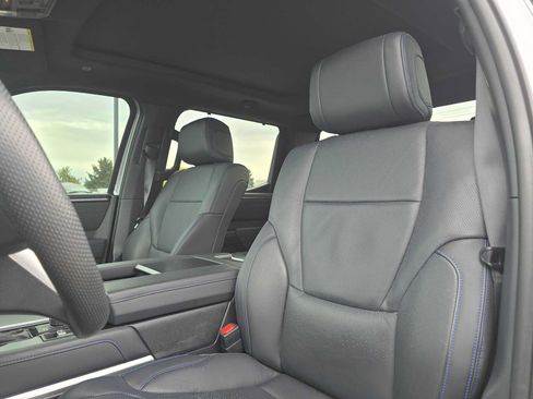 Used 2024 Toyota Tundra Platinum AWD/4WD image 21