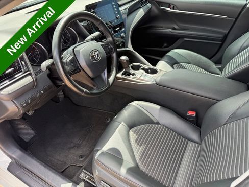Used 2023 Toyota Camry SE FWD image 9