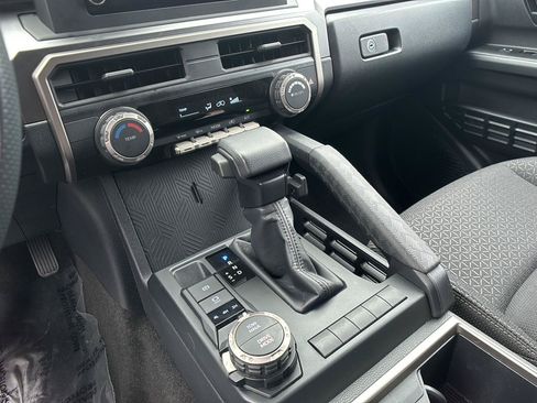 Used 2025 Toyota 4Runner SR5 AWD/4WD image 34