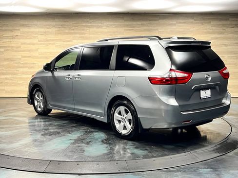 Used 2019 Toyota Sienna LE FWD image 16