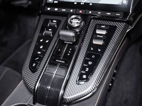 Used 2025 Aston Martin V8 Vantage Coupe image 29