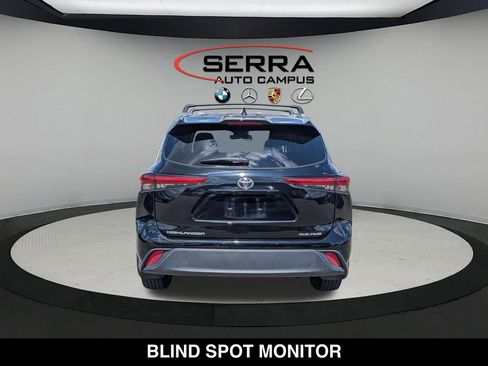 Used 2022 Toyota Highlander XLE AWD/4WD image 12