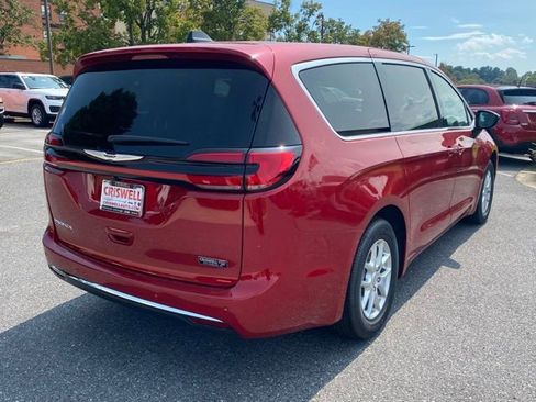 New 2026 Chrysler Pacifica Select image 8
