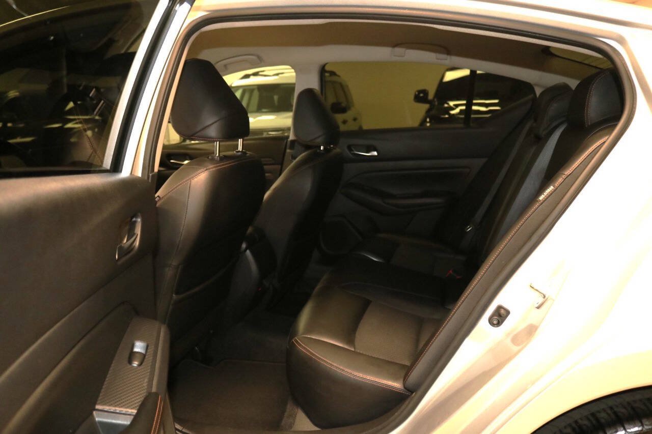 Used 2019 Nissan Altima 2.5 SR AWD/4WD image 16