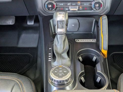 Used 2024 Ford Bronco Badlands image 16