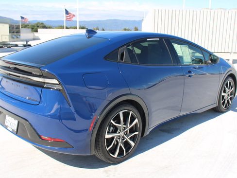 Used 2023 Toyota Prius Prime FWD image 3