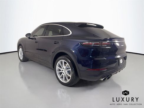 Used 2022 Porsche Cayenne Coupe w/ Premium Package image 8