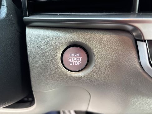 Certified 2025 Kia Sorento S image 32