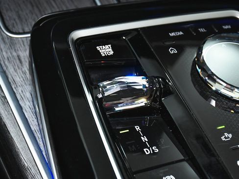 Used 2025 BMW 740i image 60