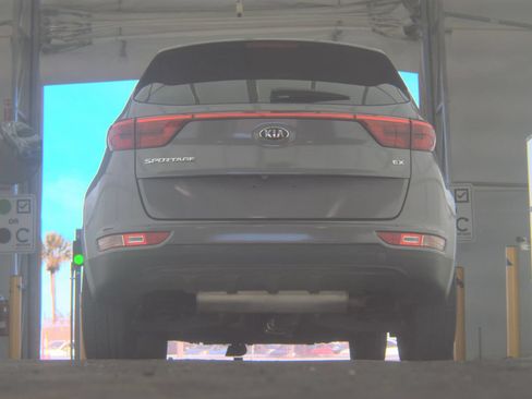 Used 2017 Kia Sportage EX w/ EX Premium Package FWD image 8