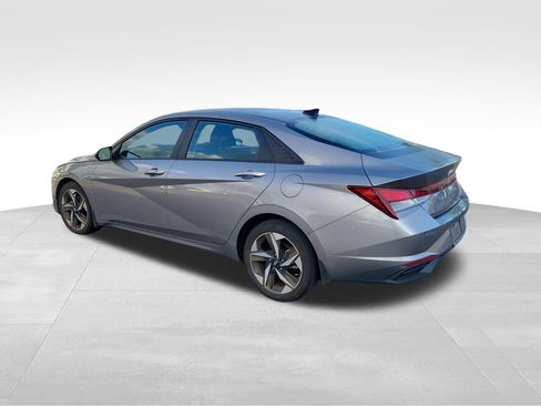 Used 2023 Hyundai Elantra SEL w/ Convenience Package FWD image 5